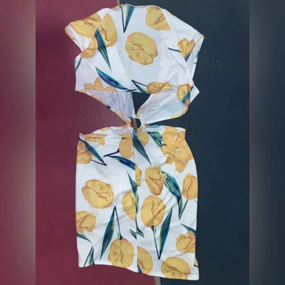 super cute cutout dress summery yellow floral print - Picture 2 of 8